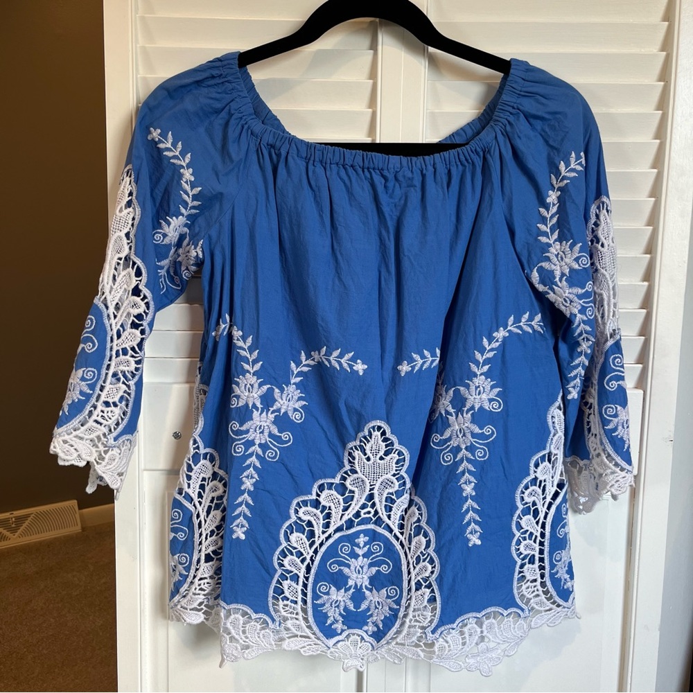 Cynthia Rowley Women’s Blue White Lace Cold Shoulder Blouse